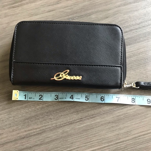 Guess Wallet Black With Wrist Strap - Picture 5 of 5
